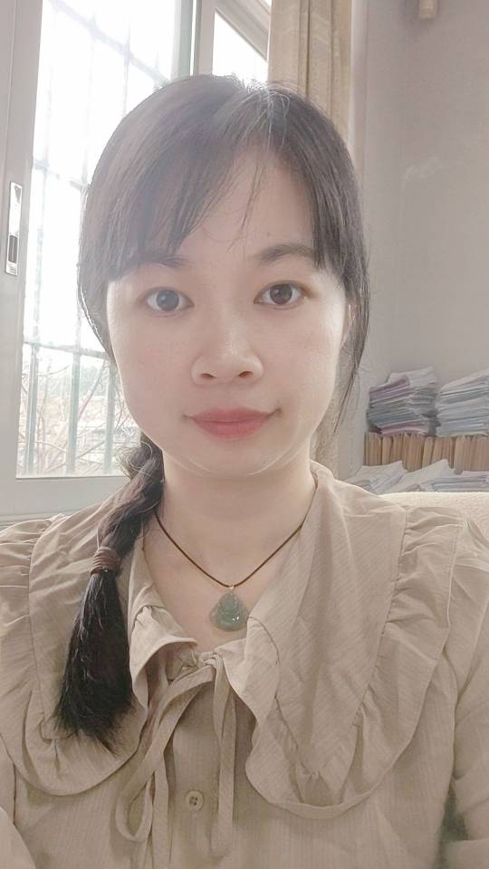 邹女士照片
